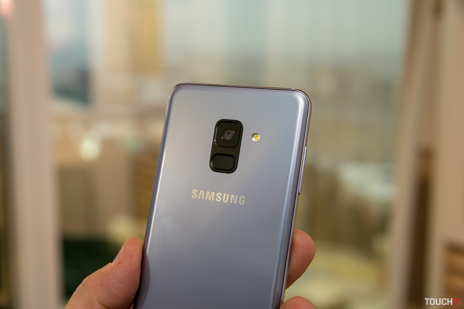 VIDEO TOUCHIT: Rozbaľujeme Samsung Galaxy A8 (2018)