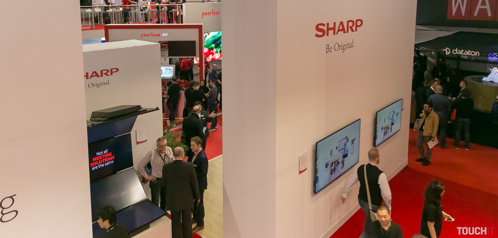 VIDEO TOUCHIT: Sharp prináša interaktívne displeje a 8K monitor