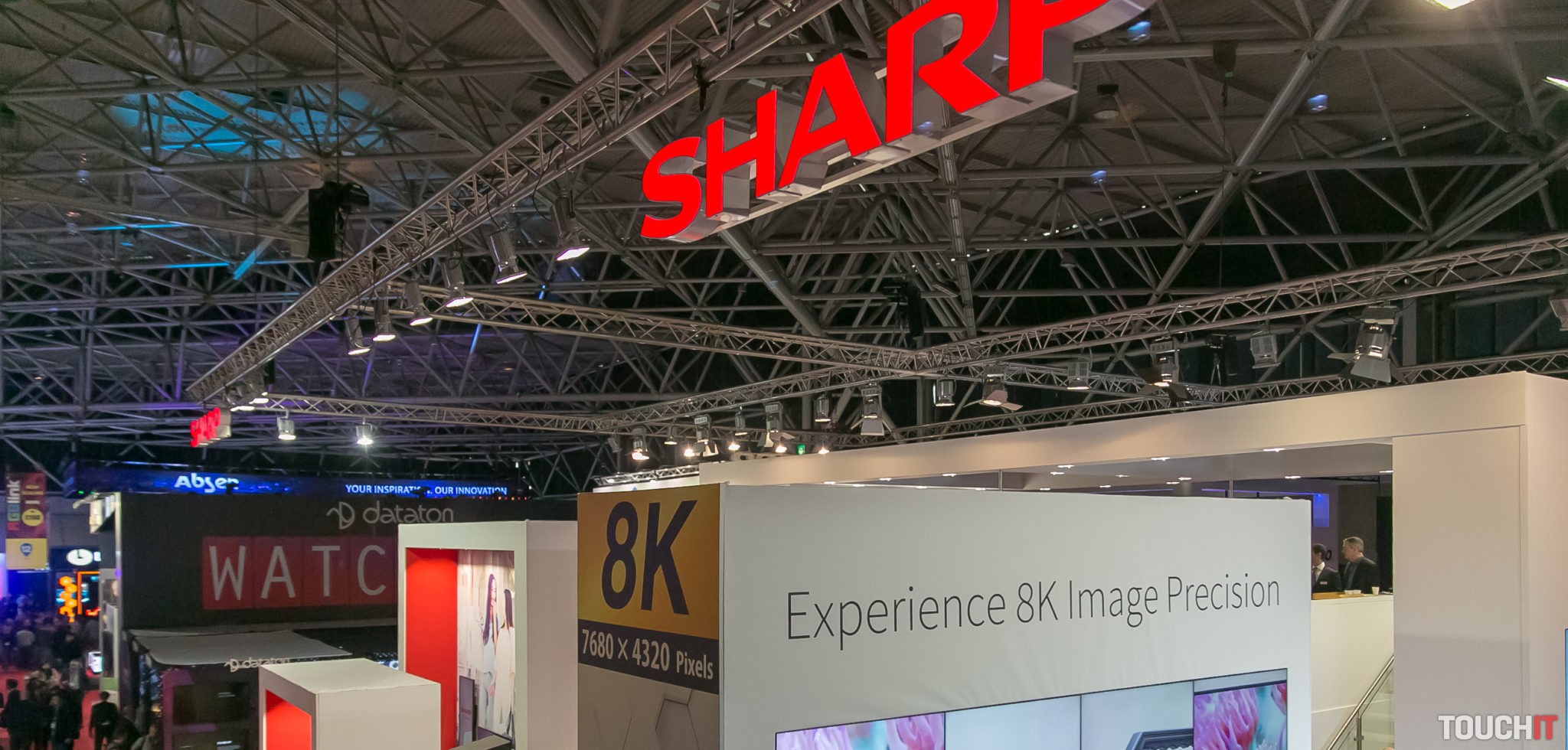 VIDEO TOUCHIT: Sharp pozitívne narušil veľtrh ISE 2018, boli sme pritom