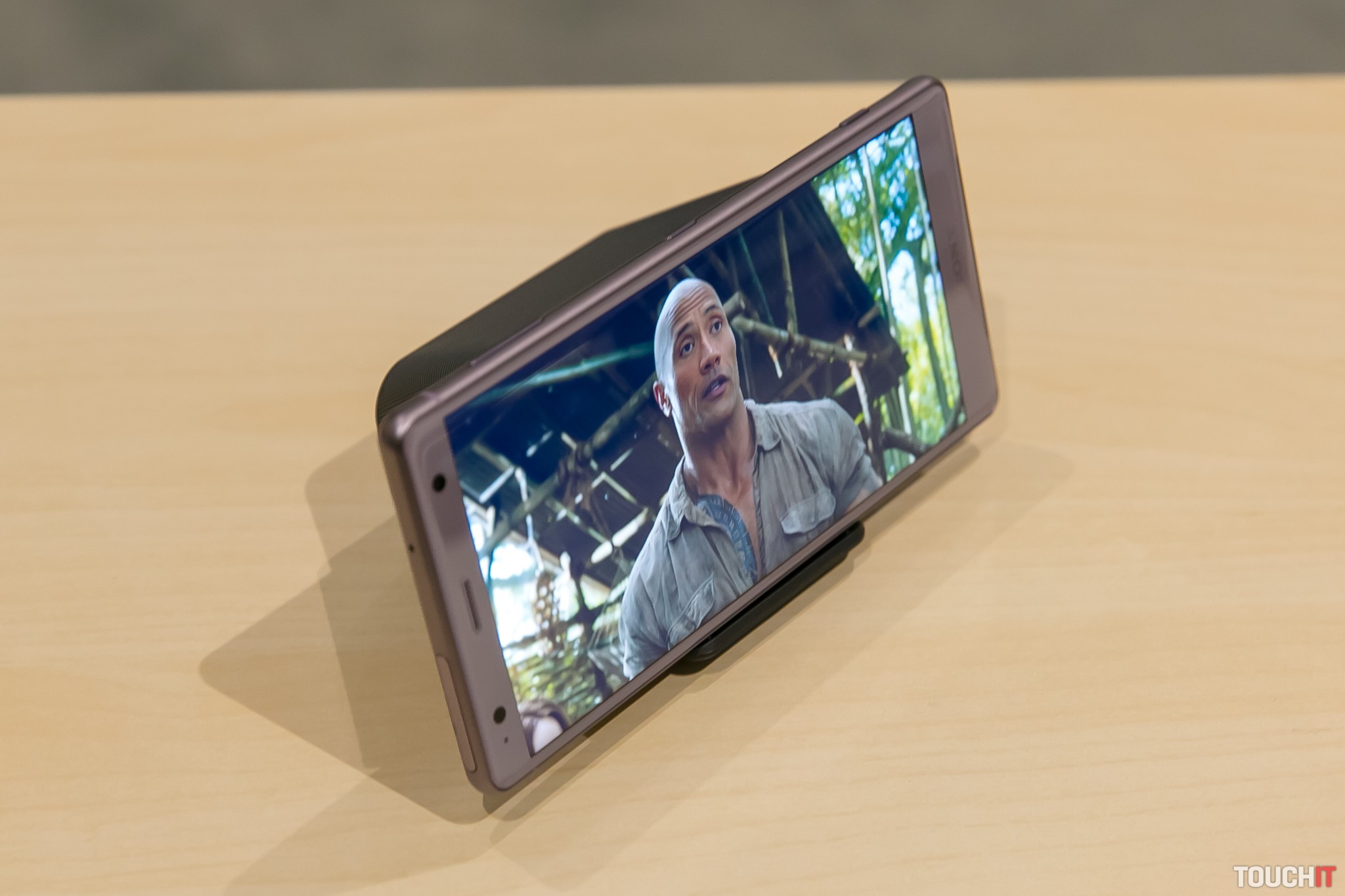 VIDEO TOUCHIT: Prečo je to tak? Sony Xperia XZ2