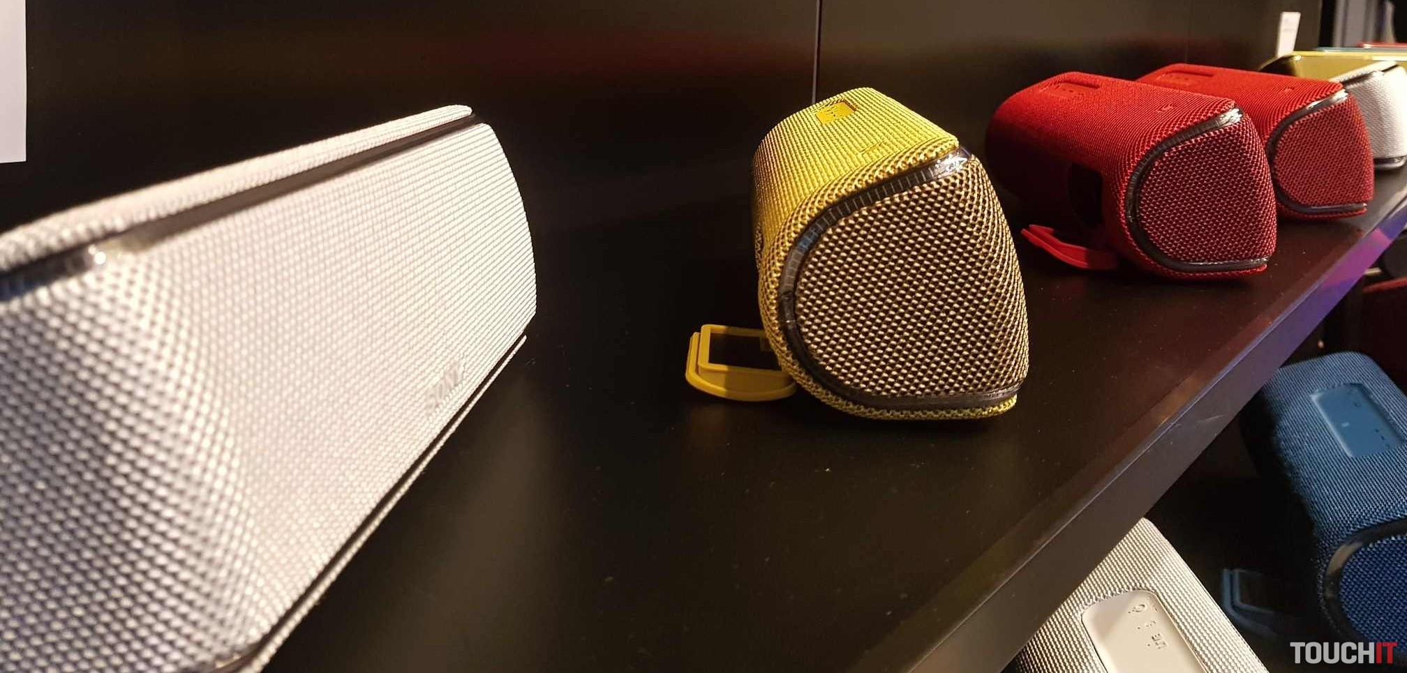 Novinky Sony na rok 2018, vedú TV prijímače a audio doplnky
