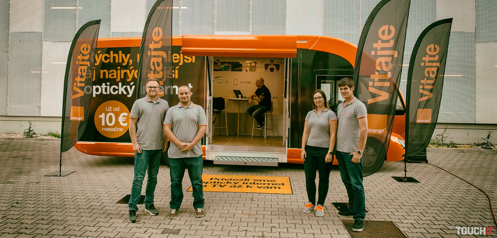 VIDEO TOUCHIT: Na návšteve v našej redakcii – Orange Promo Van