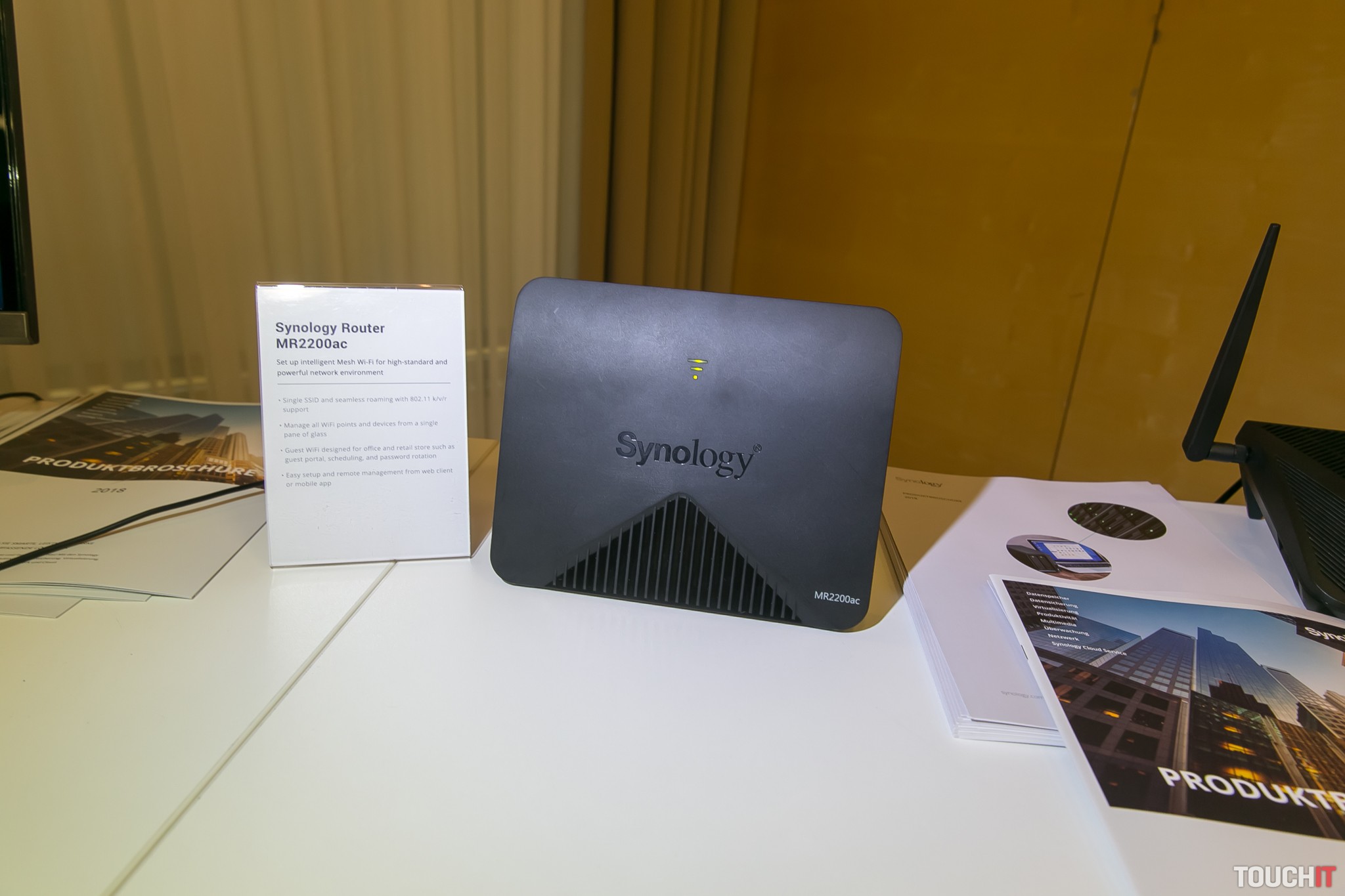 Ako na jedinú Wi-FI sieť vo veľkom dome alebo kancelárii? Synology pozná odpoveď