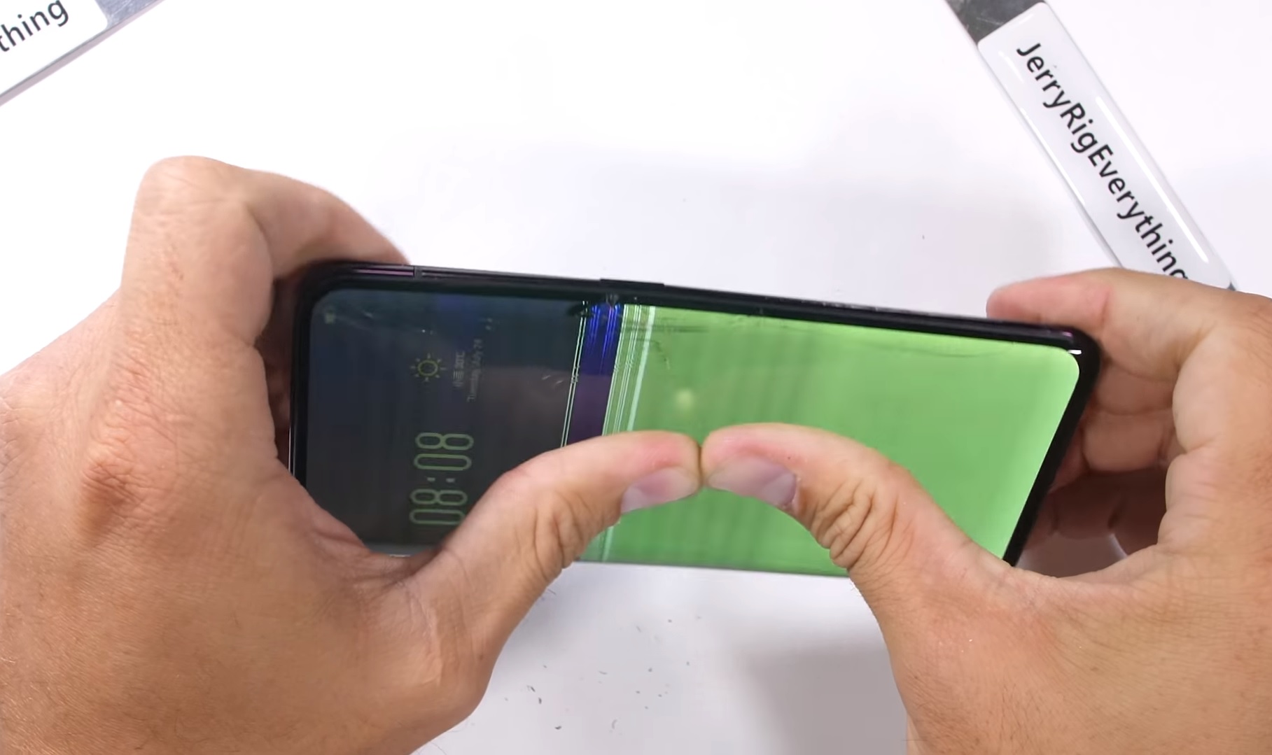 Oppo Find X ukážkovo zlyhal v teste odolnosti. Pozrite si video
