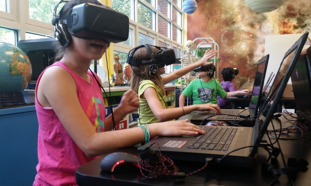 Virtuálna realita je na vzostupe. Dokáže nahradiť klasické vzdelávacie metódy?