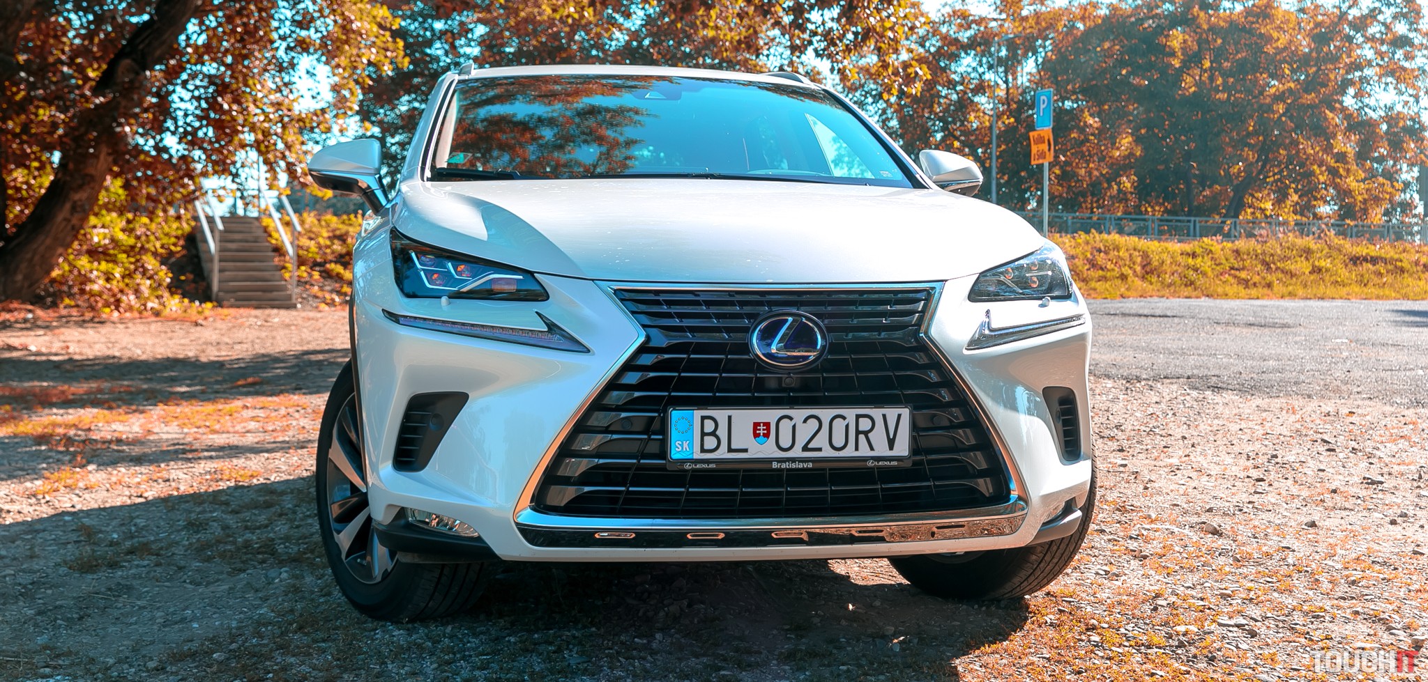 Kompaktný crossover Lexus NX300h – luxus pre ľudí, čo si to vedia spočítať (video)