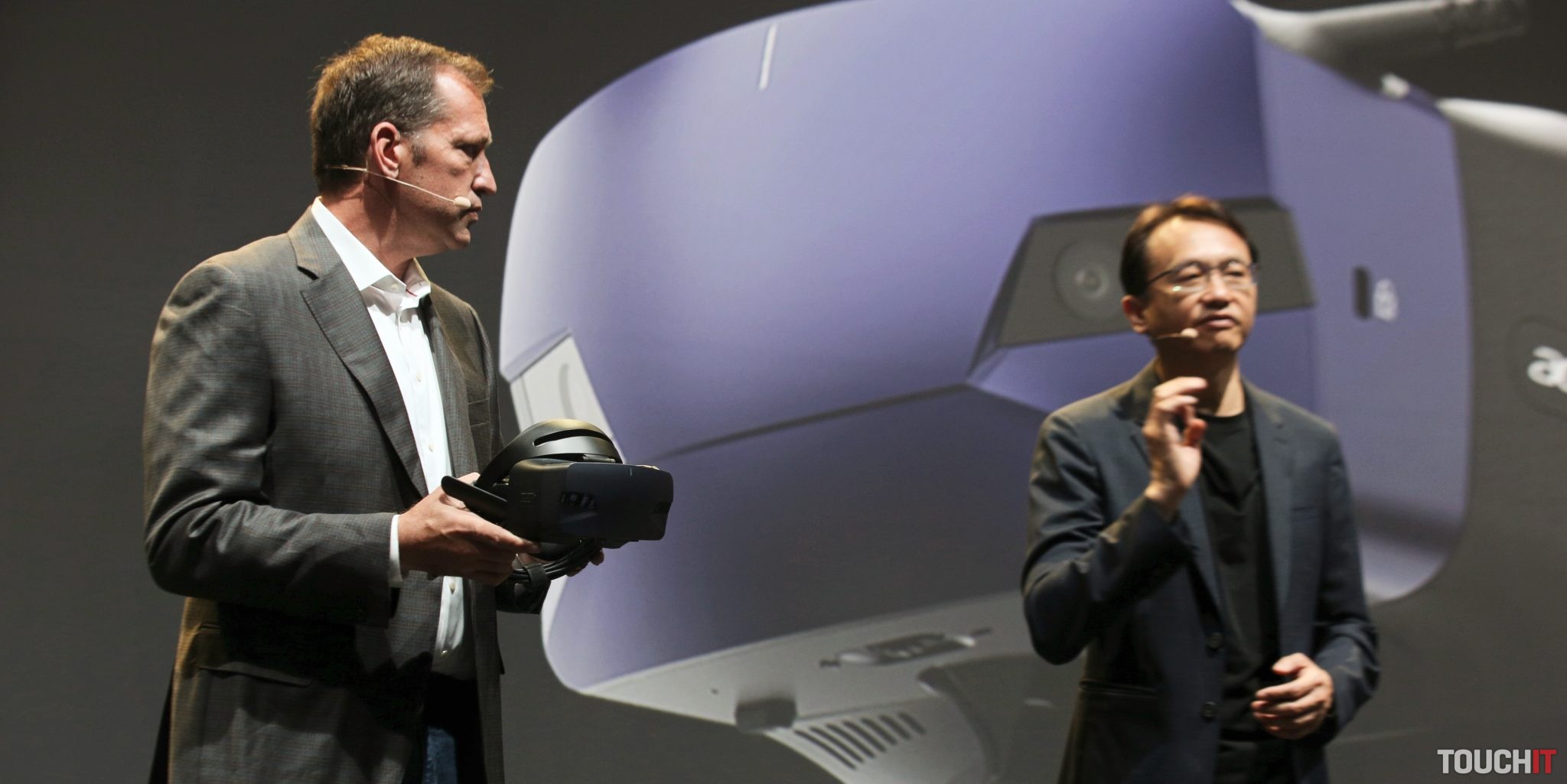 Acer OJO 500 sú prvé VR okuliare s odnímateľnou konštrukciou