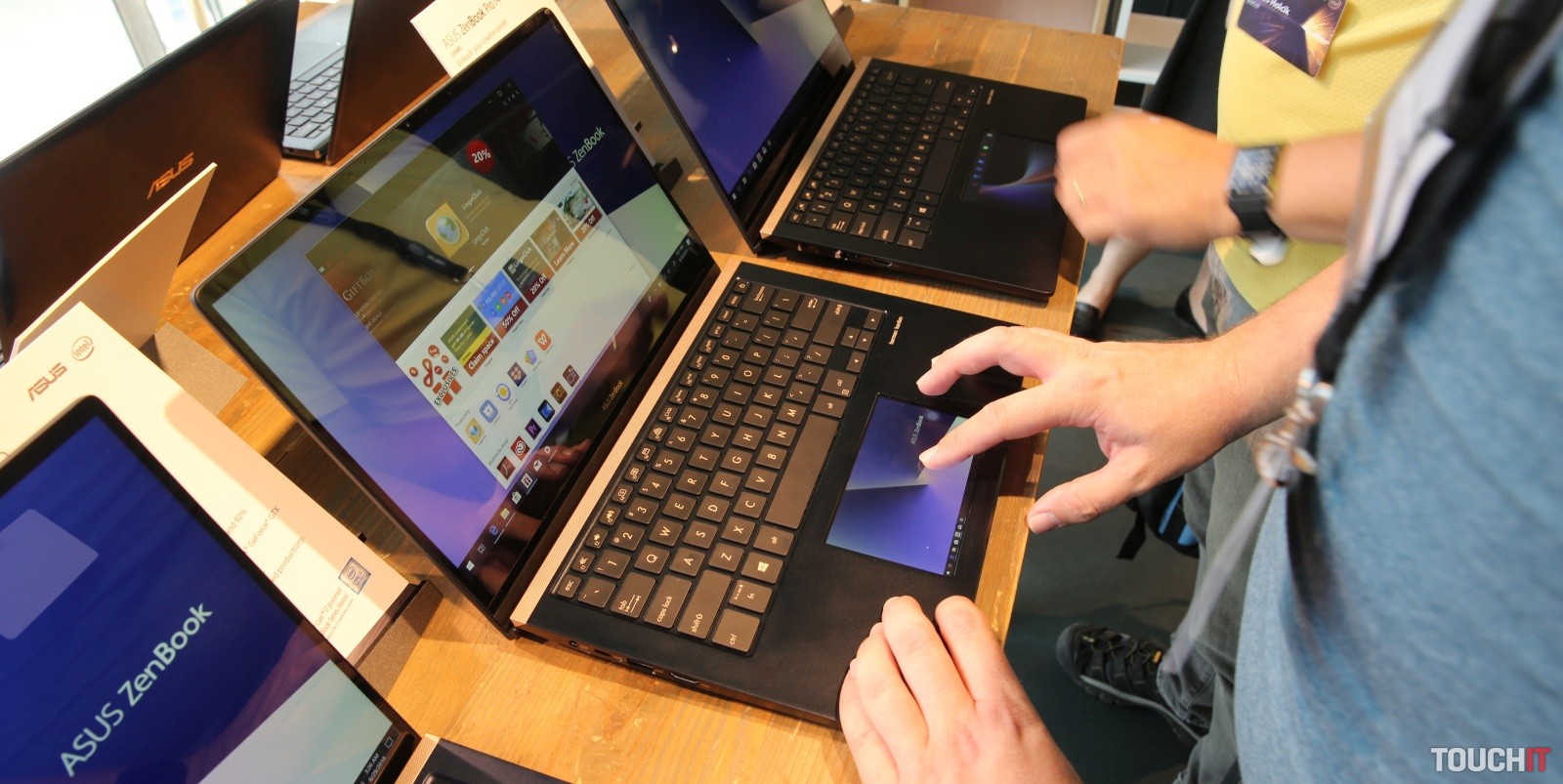 ASUS premenil touchpad v notebookoch na multifunkčné zariadenie