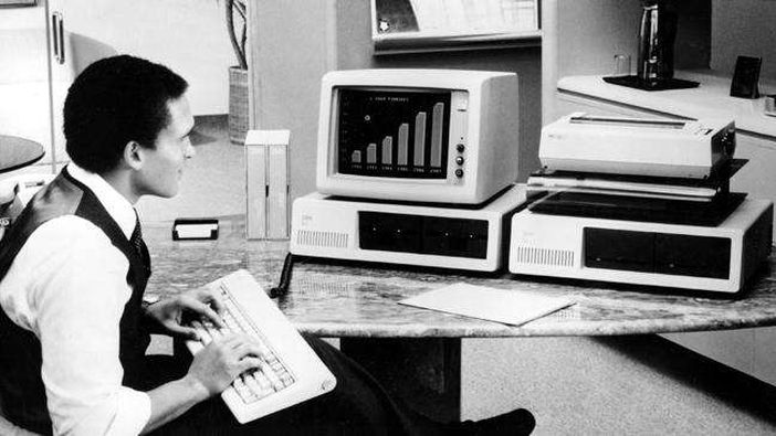 IBM vs. Apple: IBM pred 37 rokmi predstavilo svoje prvé PC