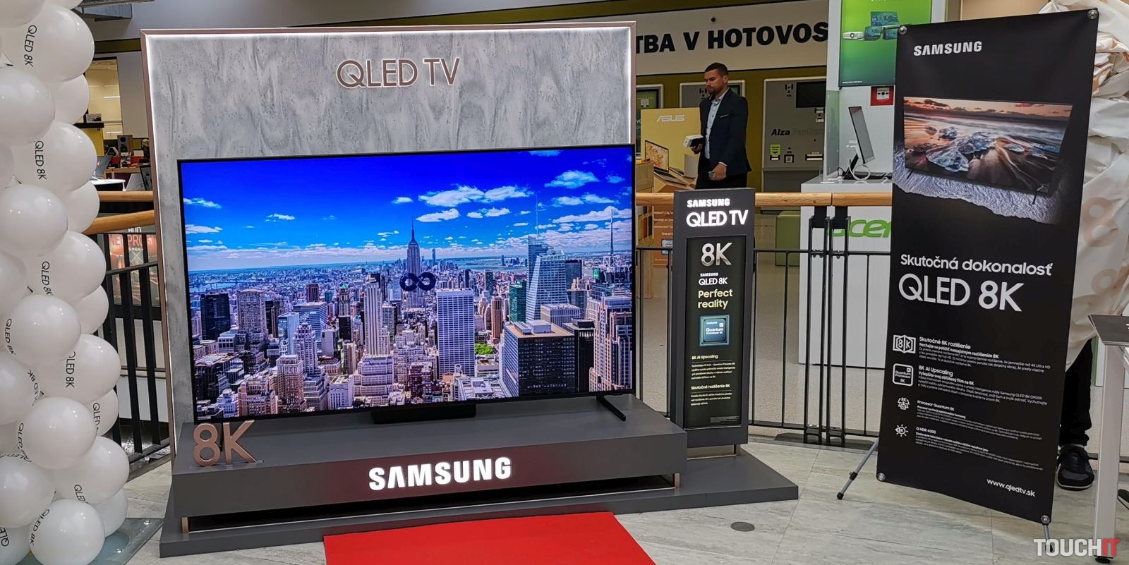 Samsung spustil predaj 8K QLED televízorov na Slovensku. Koľko stoja?