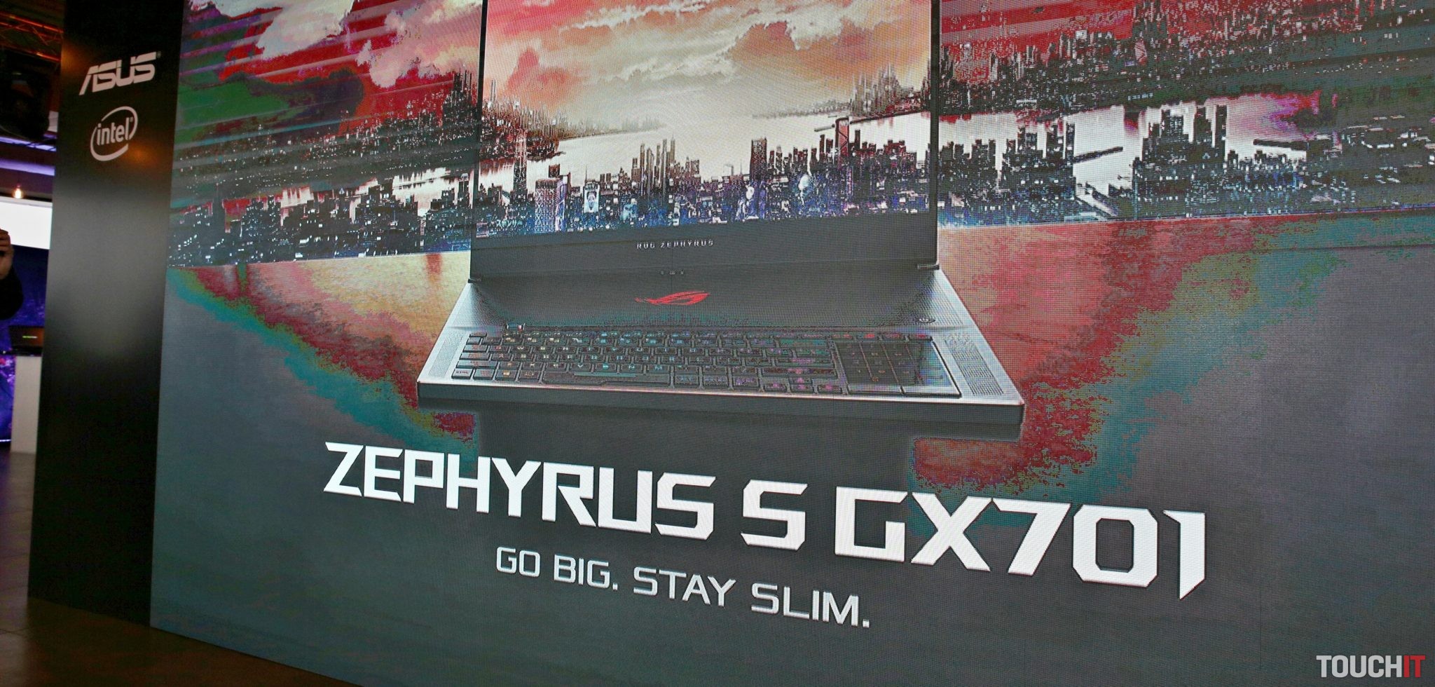 Notebook na prácu aj hry súčasne: ASUS Zephyrus S GX701 (video)