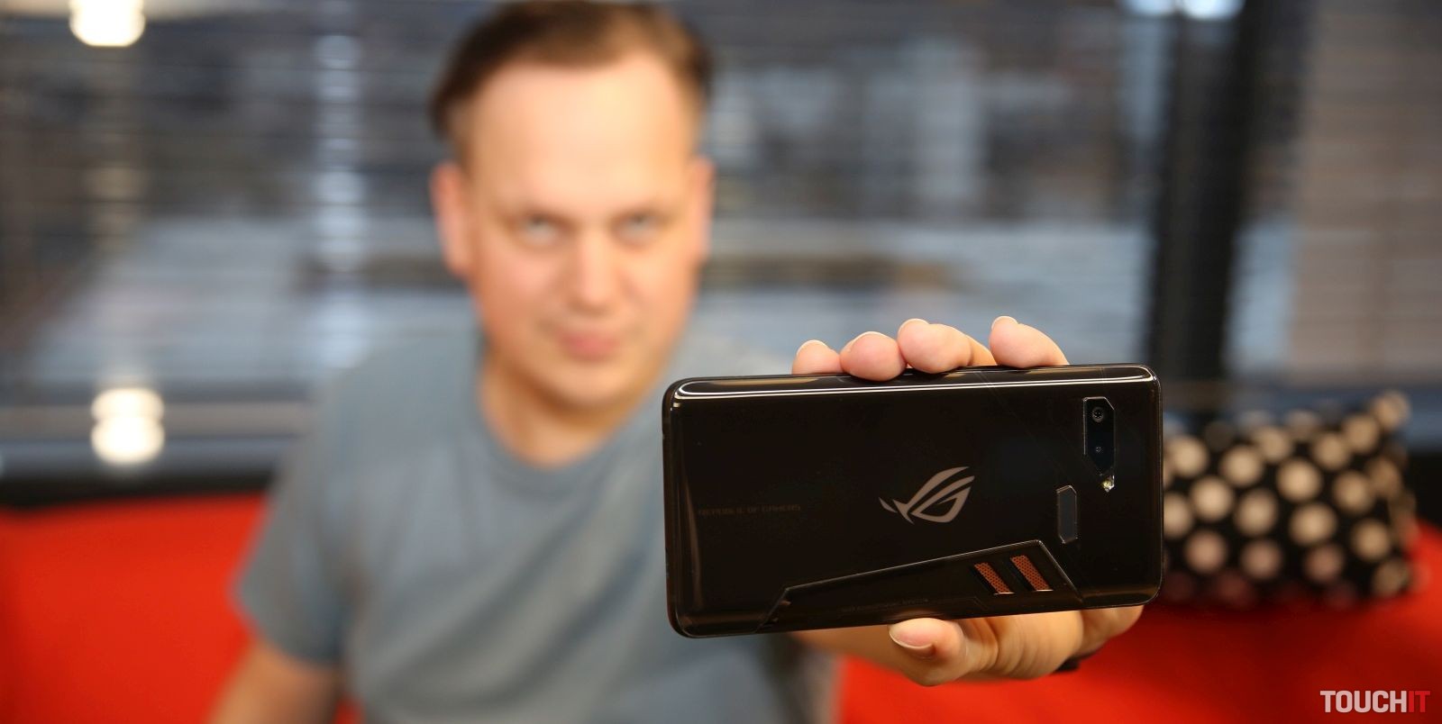 ASUS ROG Phone: Toto je prvý skutočný herný smartfón (VIDEORECENZIA)