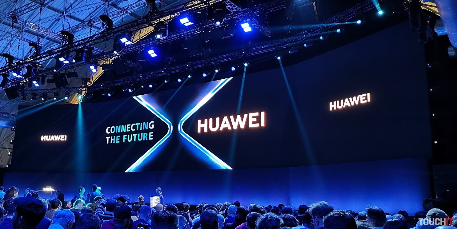 Minúta po minúte: Huawei predstavuje skladateľný smartfón Mate X (redakčné VIDEO)