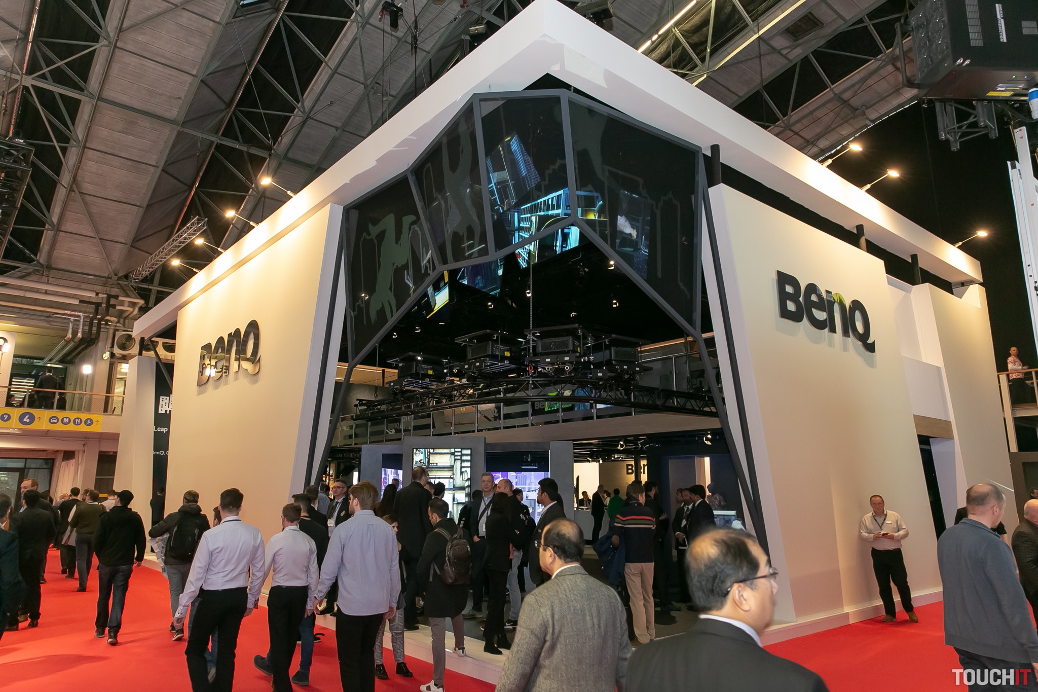 BenQ s interaktívnymi displejmi a laserovým 4K projektorom (Video)