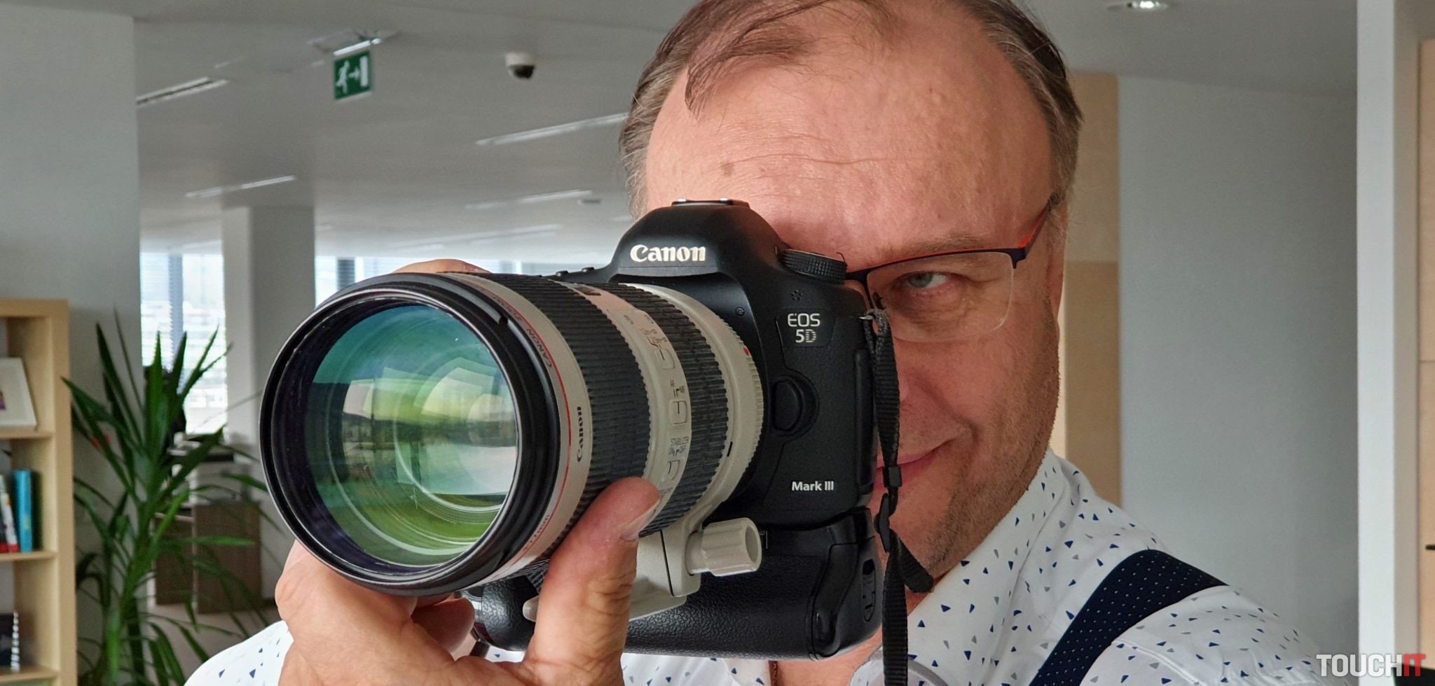 Ondrej odporúča: Fotoaparát Canon EOS 5D. Je síce veľký a nemotorný, no tie fotky stoja za to