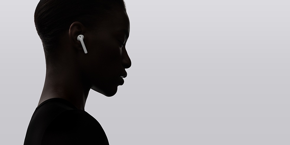 Apple: Nové AirPods prinesú viaceré zmeny a nižšiu cenu
