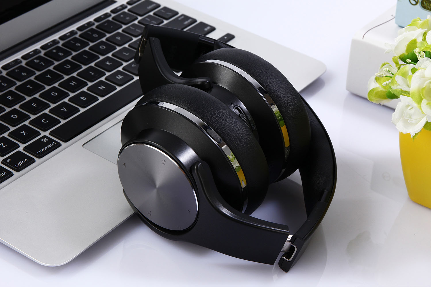 EVOLVEO rozširuje ponuku bezdrôtových slúchadiel o multifunkčný model SupremeSound E9 v čiernom vyhotovení