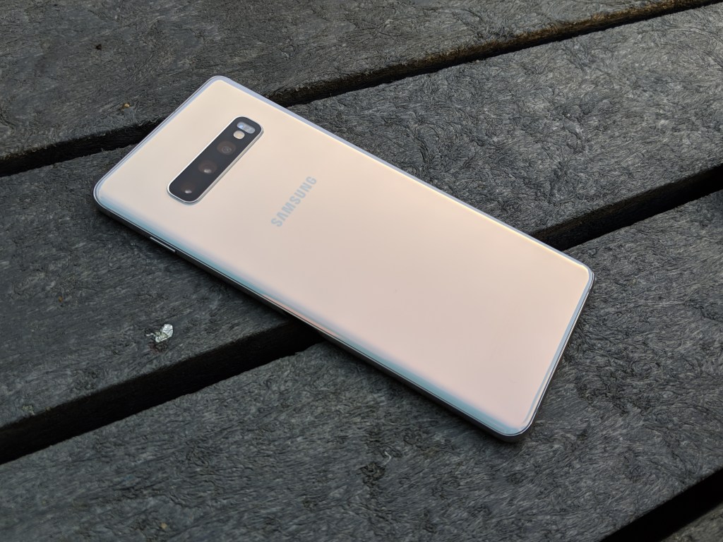 Galaxy S10: Samsung obnovuje aktualizáciu na Android 11 / One UI 3.0 (Aktualizované)