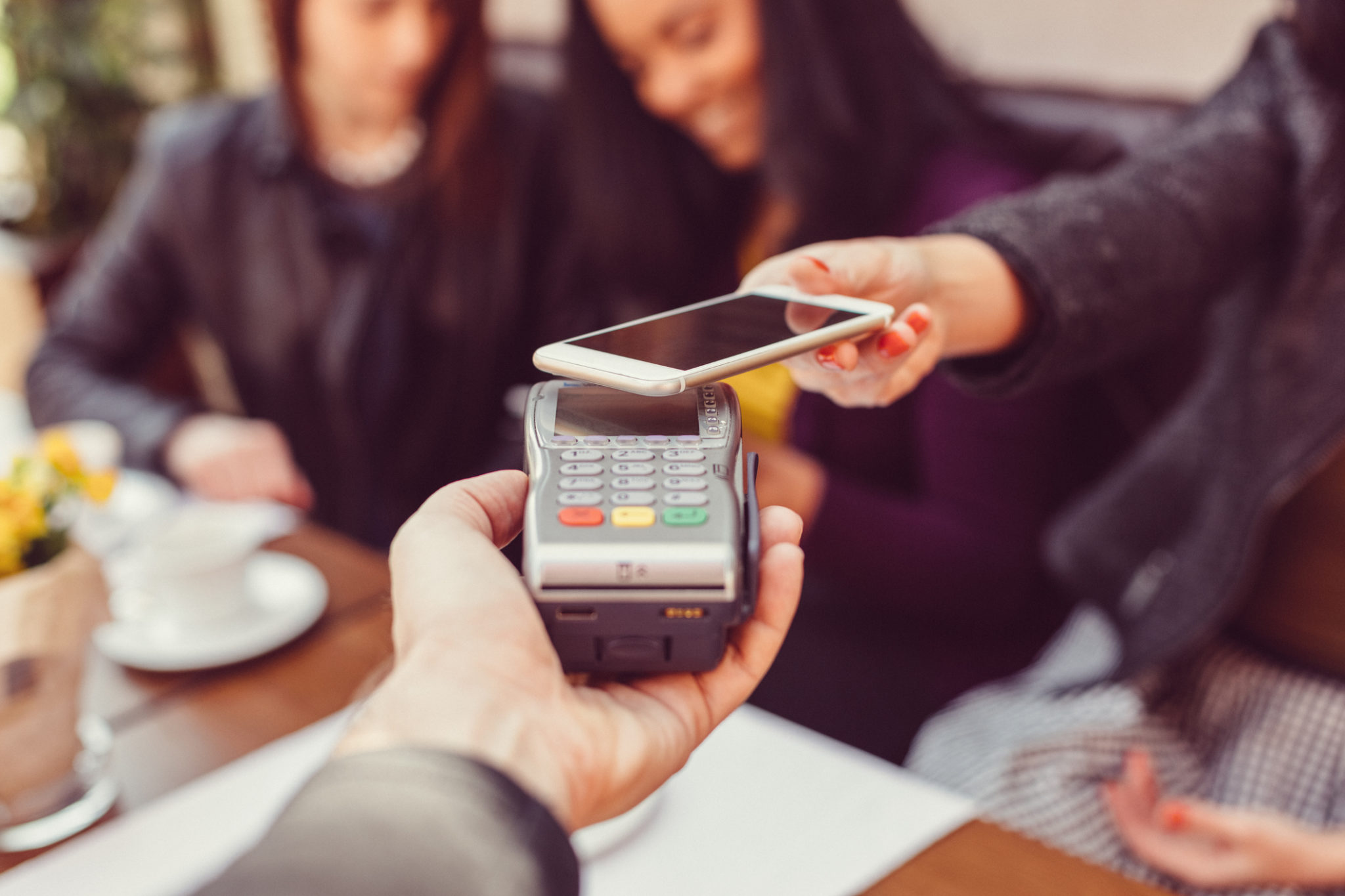 Mastercard: Mobilné platby sú návykové, až 59 % používateľov nimi platí všade, kde sa dá
