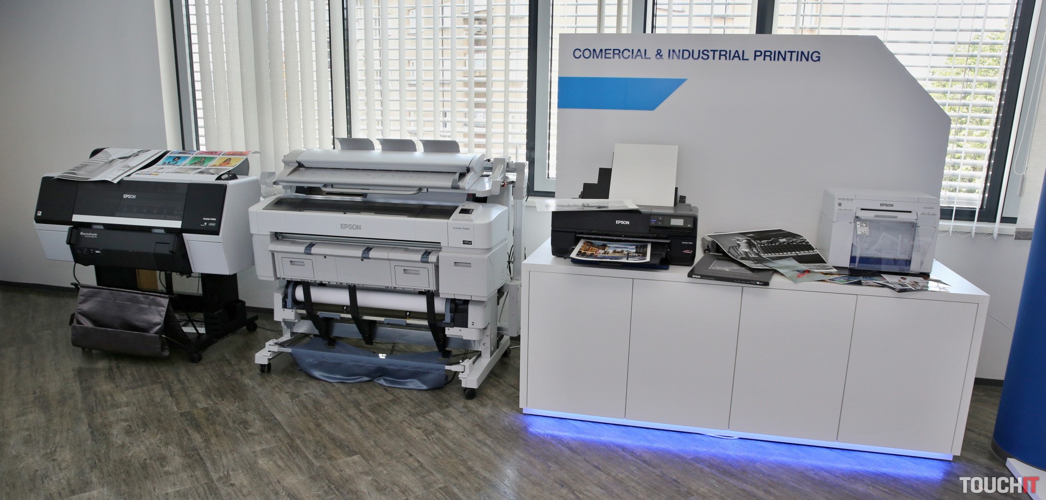 Epson predstavil nový showroom v Prahe a ukázal aj tlačiareň, s ktorou zarobíte