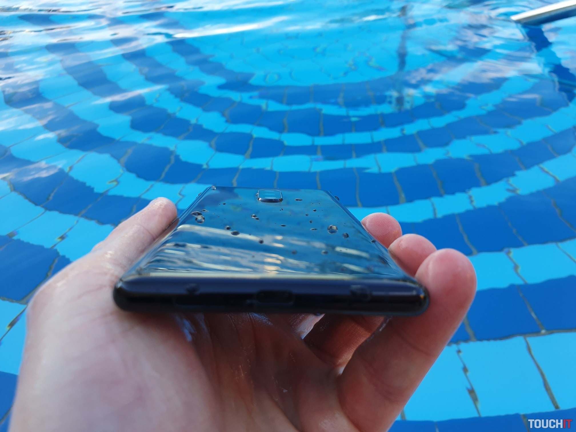 Novinky v Telekome – štart predaja Sony Xperia 1, 50-palcového televízora Philips a lacnejšie LG K4