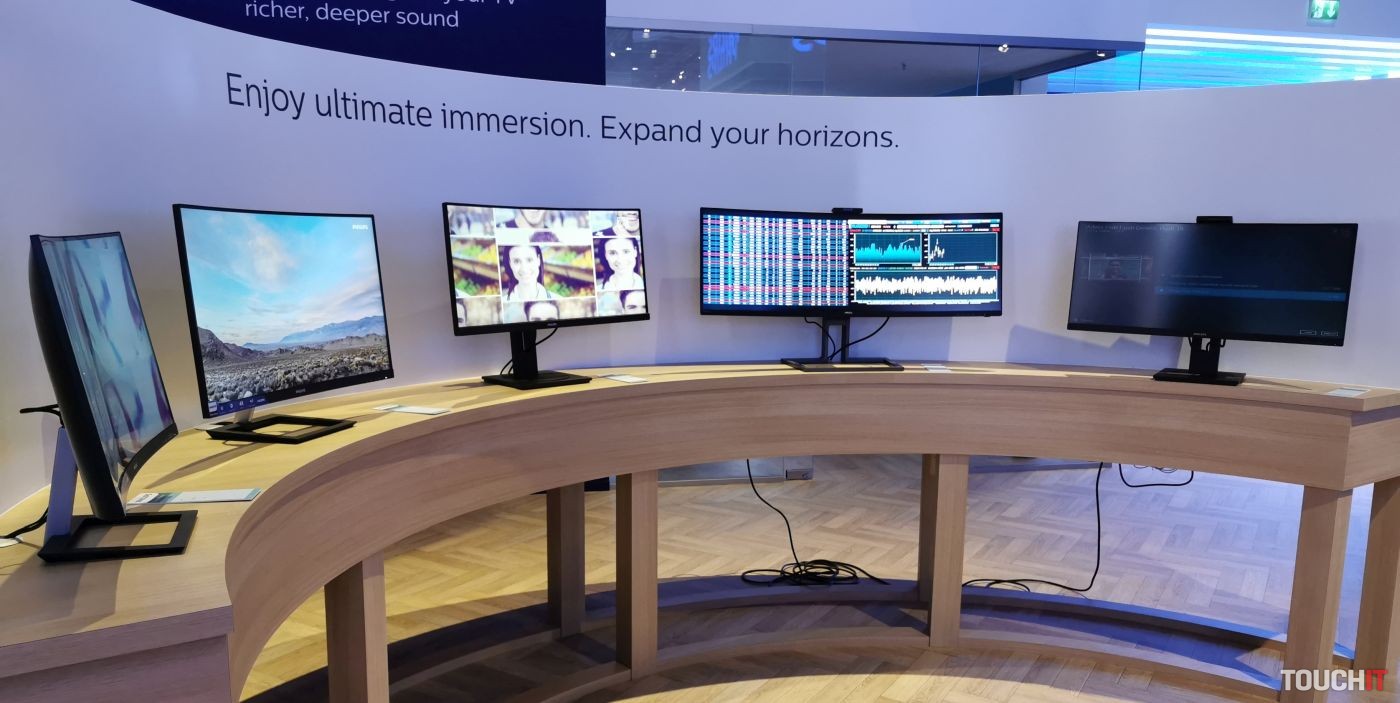 Philips Momentum 558M1RY je herný monitor, ktorý nahradí aj televízor. Pozrite si ho vo videu (VIDEO TOUCHIT)