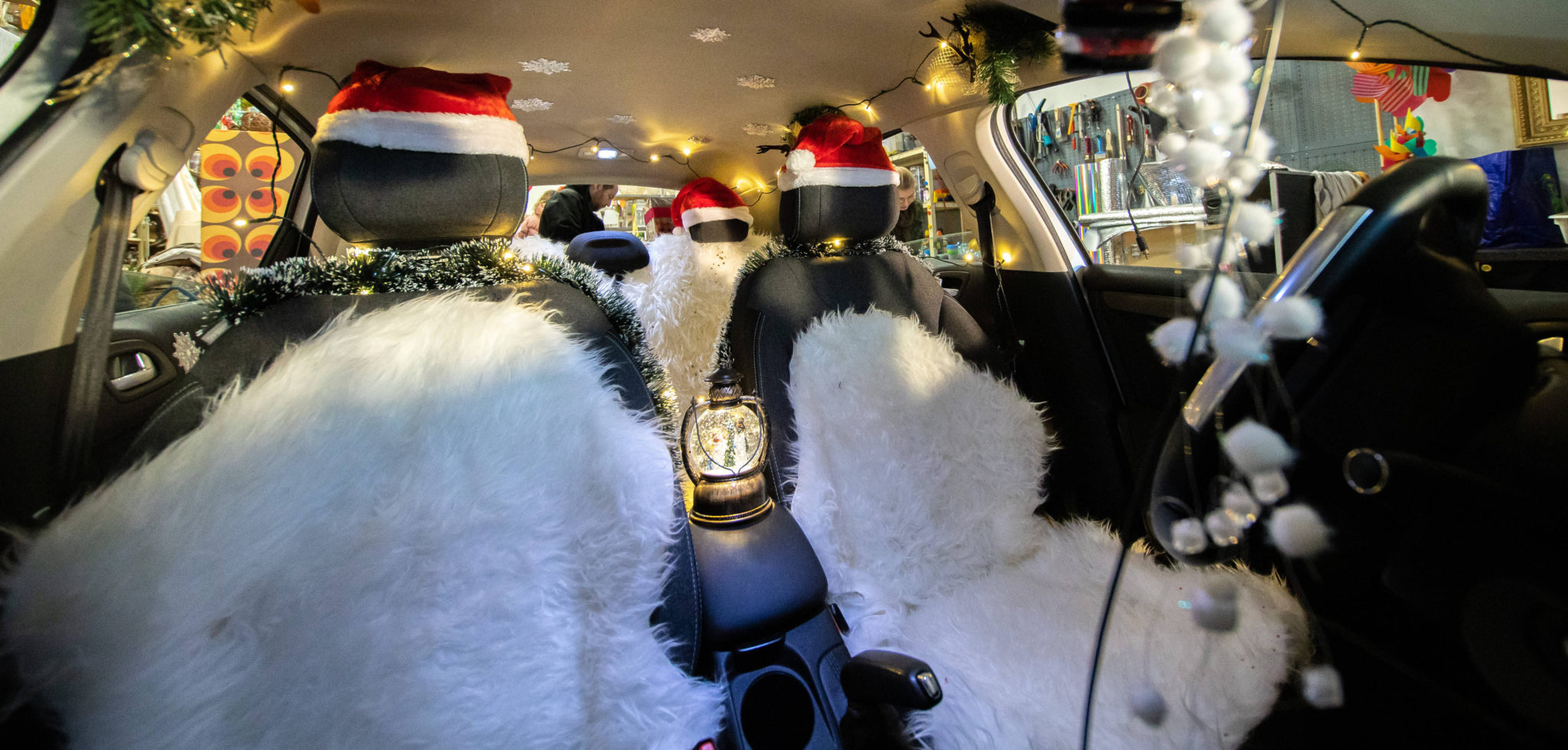 Cez advent budú v Bratislave premávať špeciálne vianočné taxíky. Odvezte sa s Táňou Pauhófovou