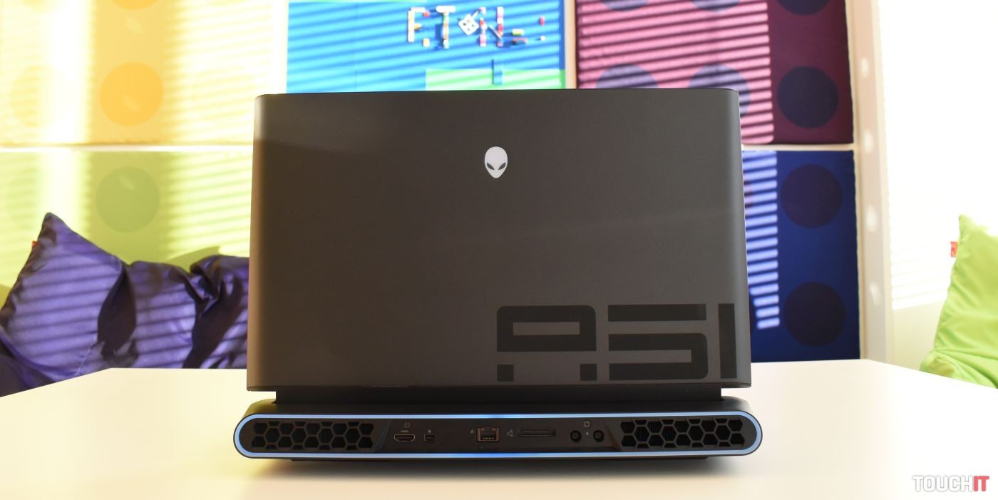Dell Alienware 17 Area-51m: Takýto herný notebook sme v redakcii ešte nemali (RECENZIA)