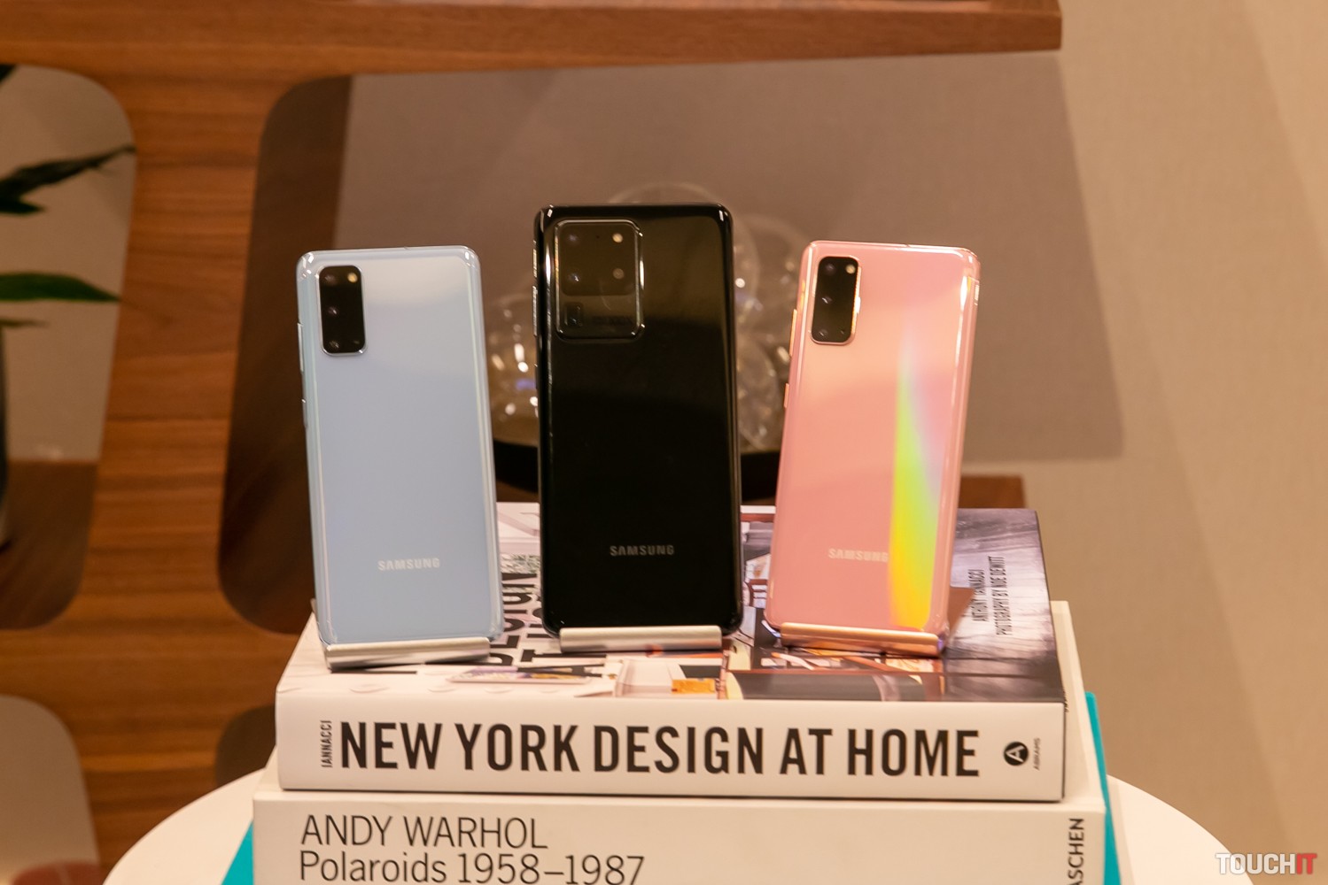 Samsung predáva stále najviac smartfónov u nás. Ako však predaj ovplyvnila koronakríza?