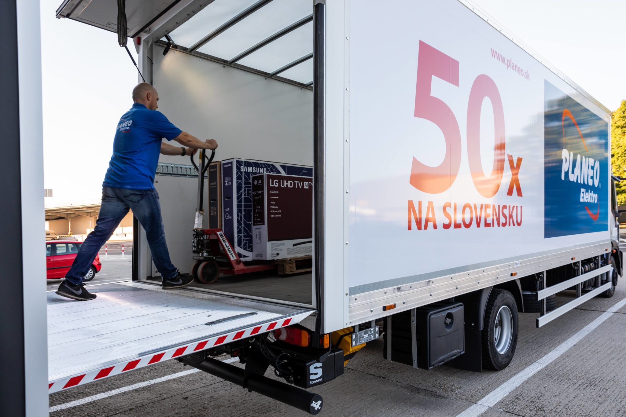 Veľké eshopy ponúkajú dodanie tovaru do 24 hodín s dopravou zadarmo a to po celom Slovensku. Nielen v Bratislave