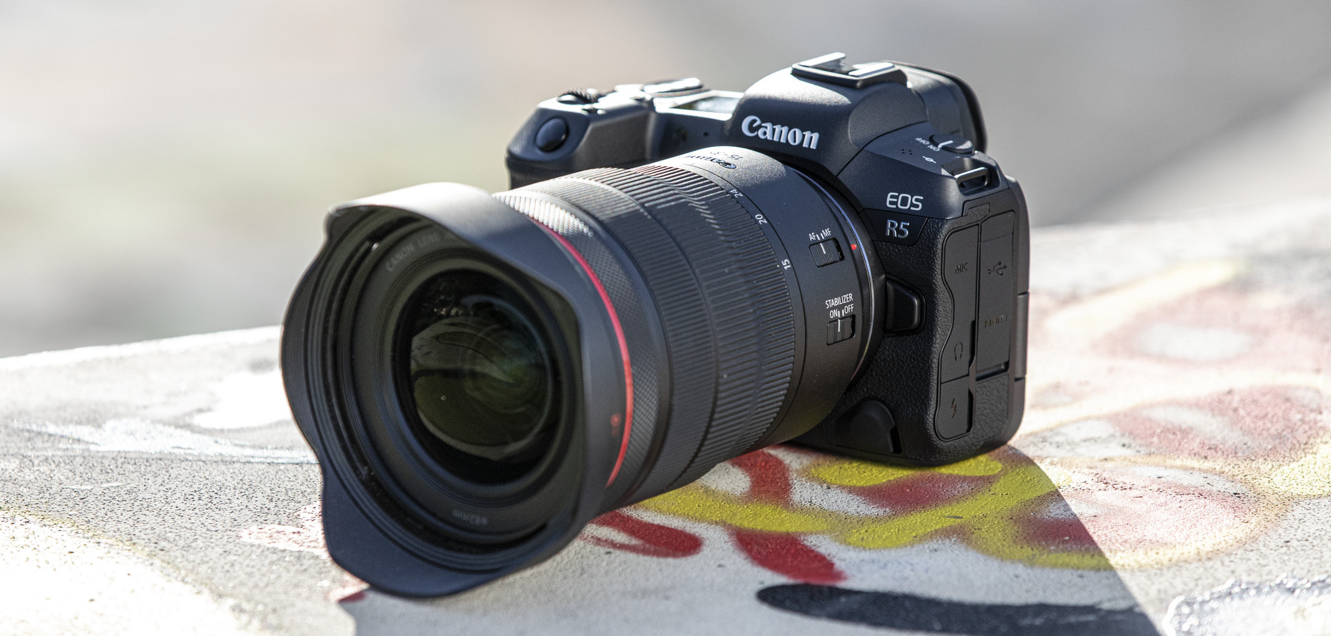 Canon predstavil fotoaparáty EOS R5 a R6