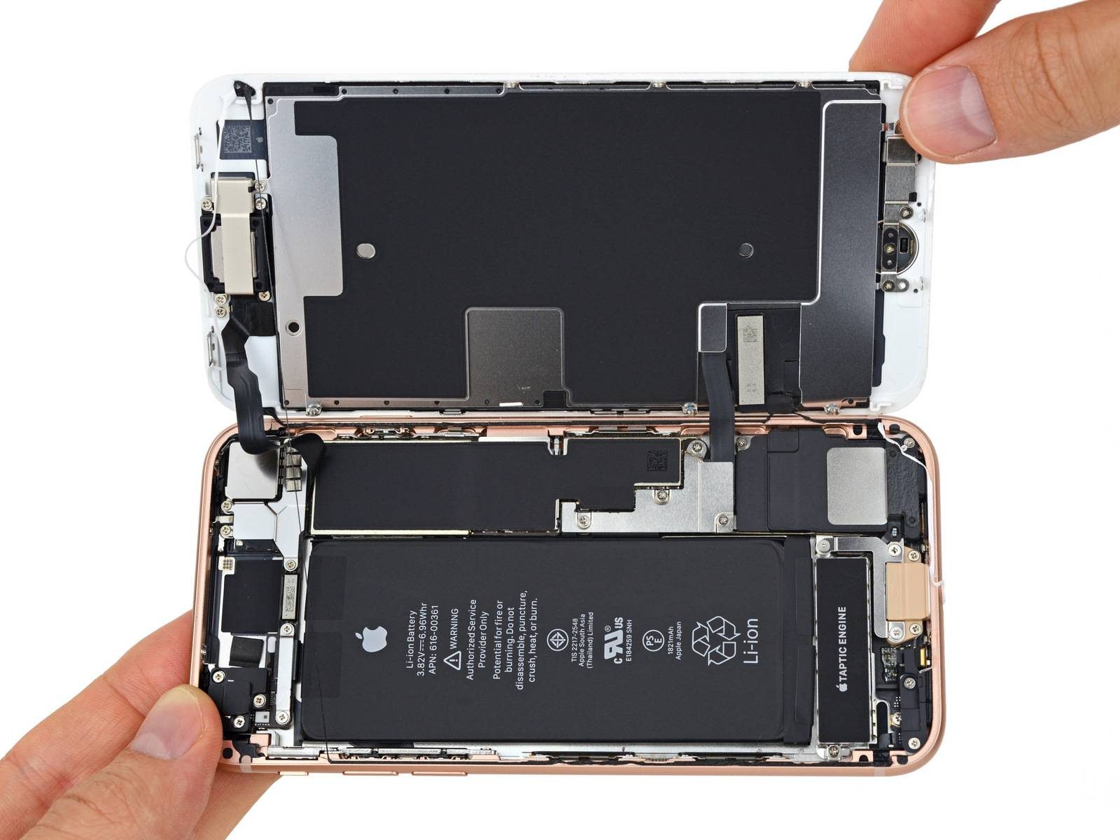 Apple pracuje na vlastných batériách. Uvedie ich v sérii iPhone 17?