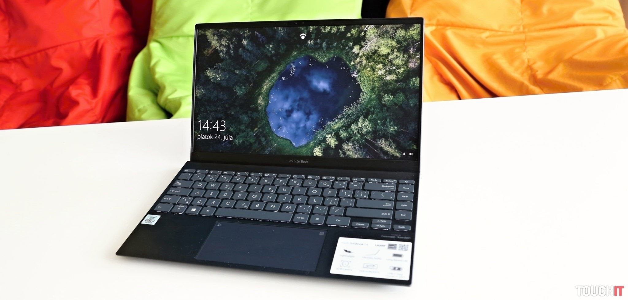 ASUS ZenBook 14: Extrémne tenký a s kalkulačkou v touchpade (RECENZIA)