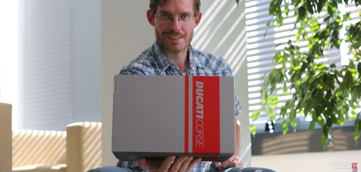 Lenovo Ducati 5: Notebook pre motorkárov a fanúšikov rýchlych strojov (RECENZIA)