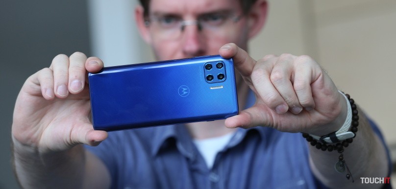 motorola moto g 5G plus: Dve selfie kamery a 5G za super cenu (RECENZIA)