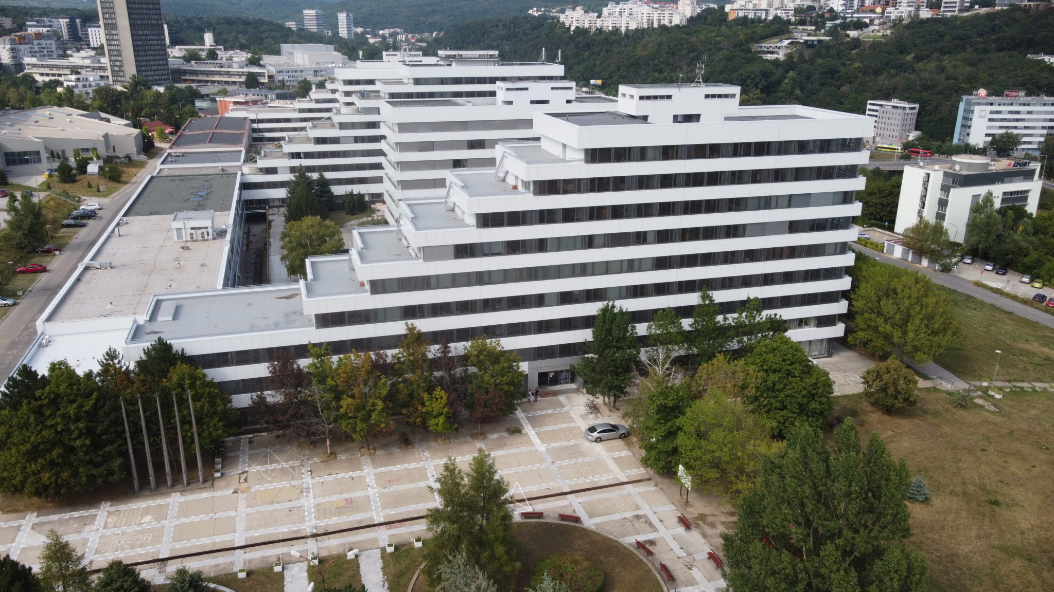 FEI STU má revitalizovanú budovu a významné laboratóriá