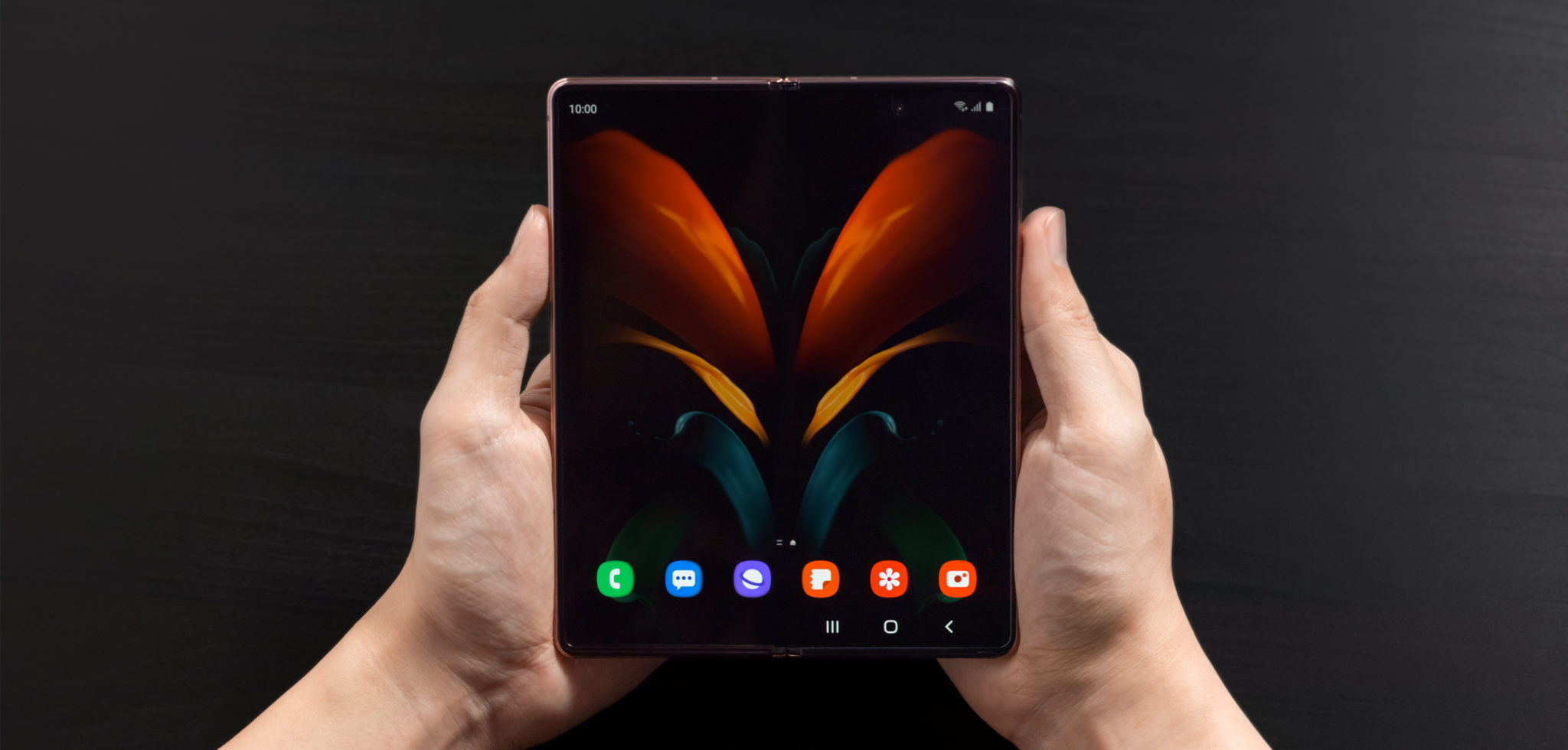 Samsung predstavuje Galaxy Z Fold2 5G a naplno verí skladacím telefónom. Poznáme parametre i cenu u nás