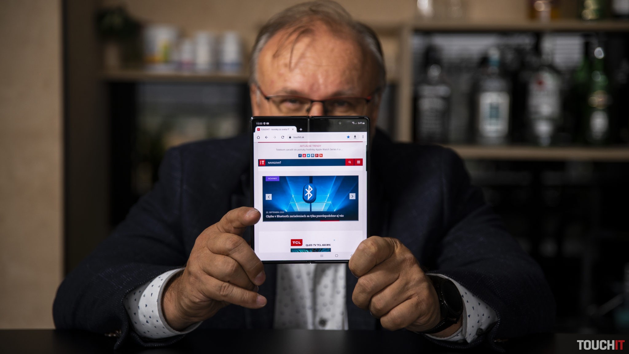 Túžite po skladacom telefóne Samsung Galaxy Z Fold 2 5G? Toto je pravda o ňom (VIDEO TOUCHIT)