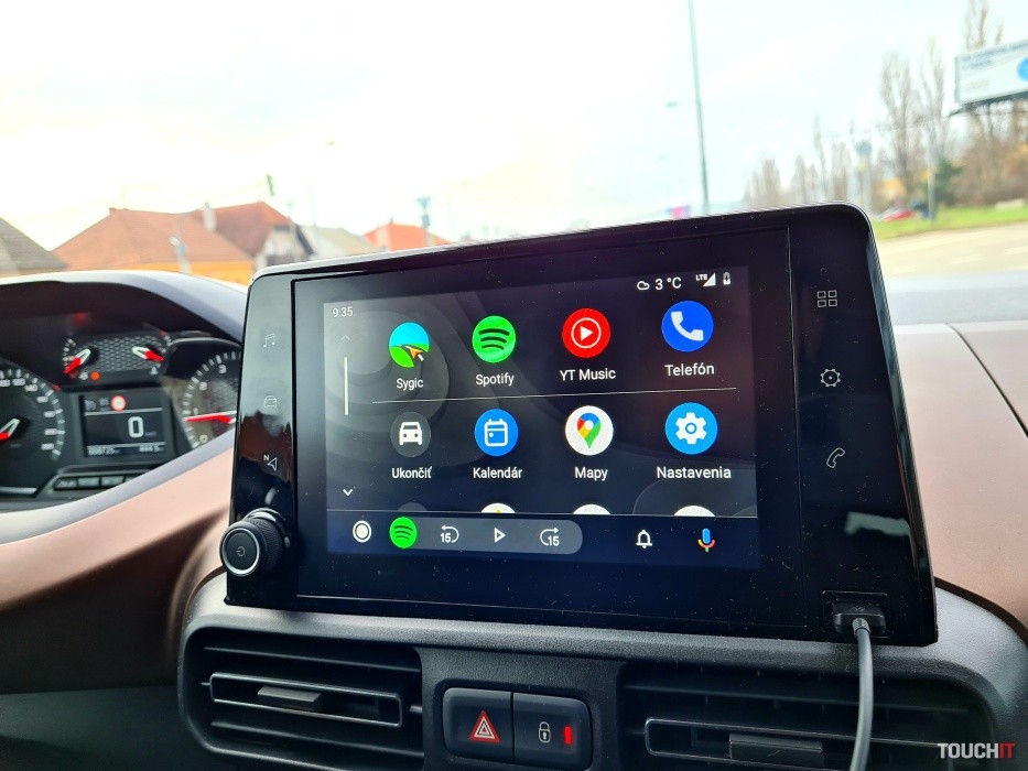 Konkurent Google Máp uznal, že Android Auto je skvelou aplikáciou