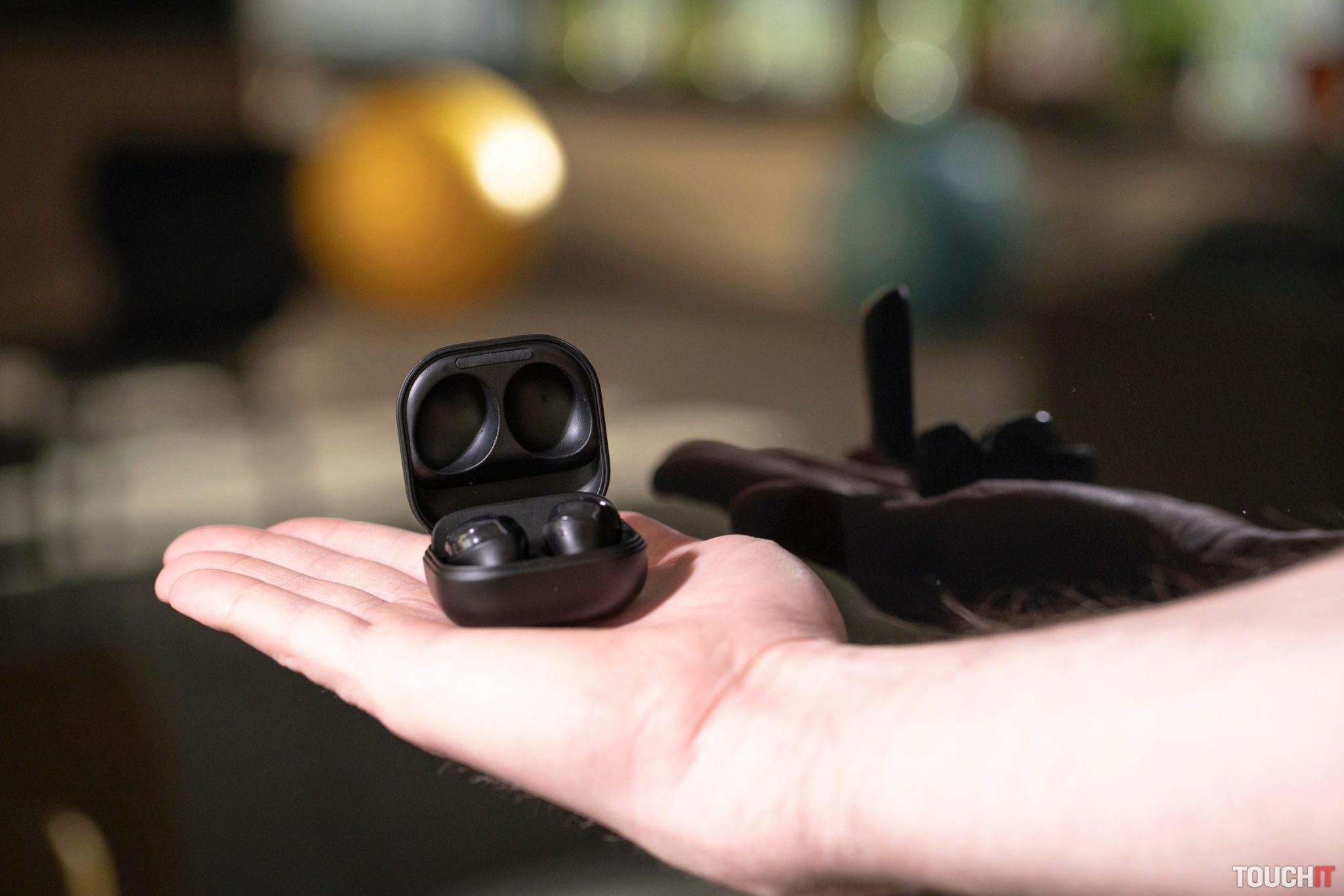 Pozrite si dizajn slúchadiel Samsung Galaxy Buds2 Pro