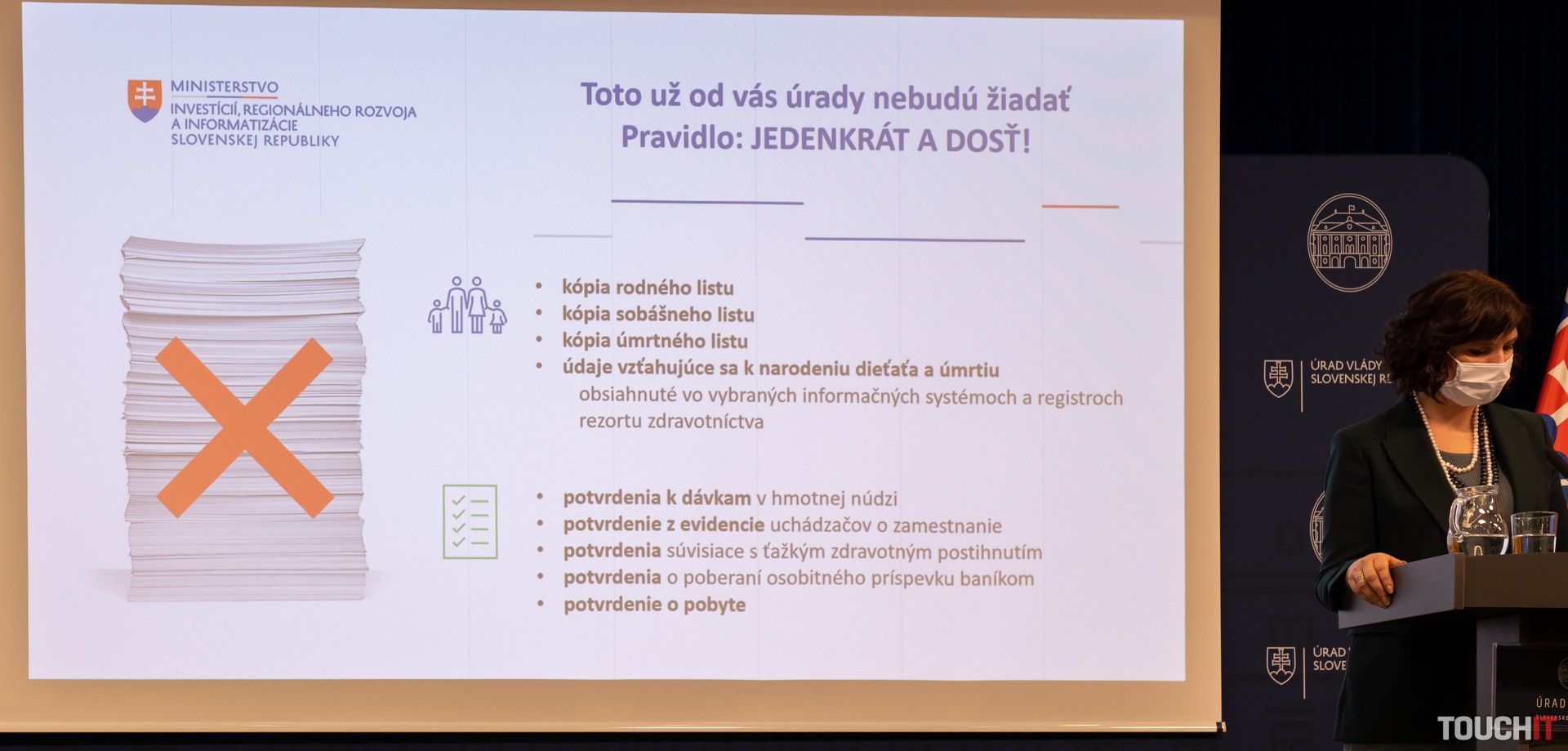 Na úrady s menším počtom potvrdení. Štát by si mal sám zistiť, čo o nás aj tak už dobre vie