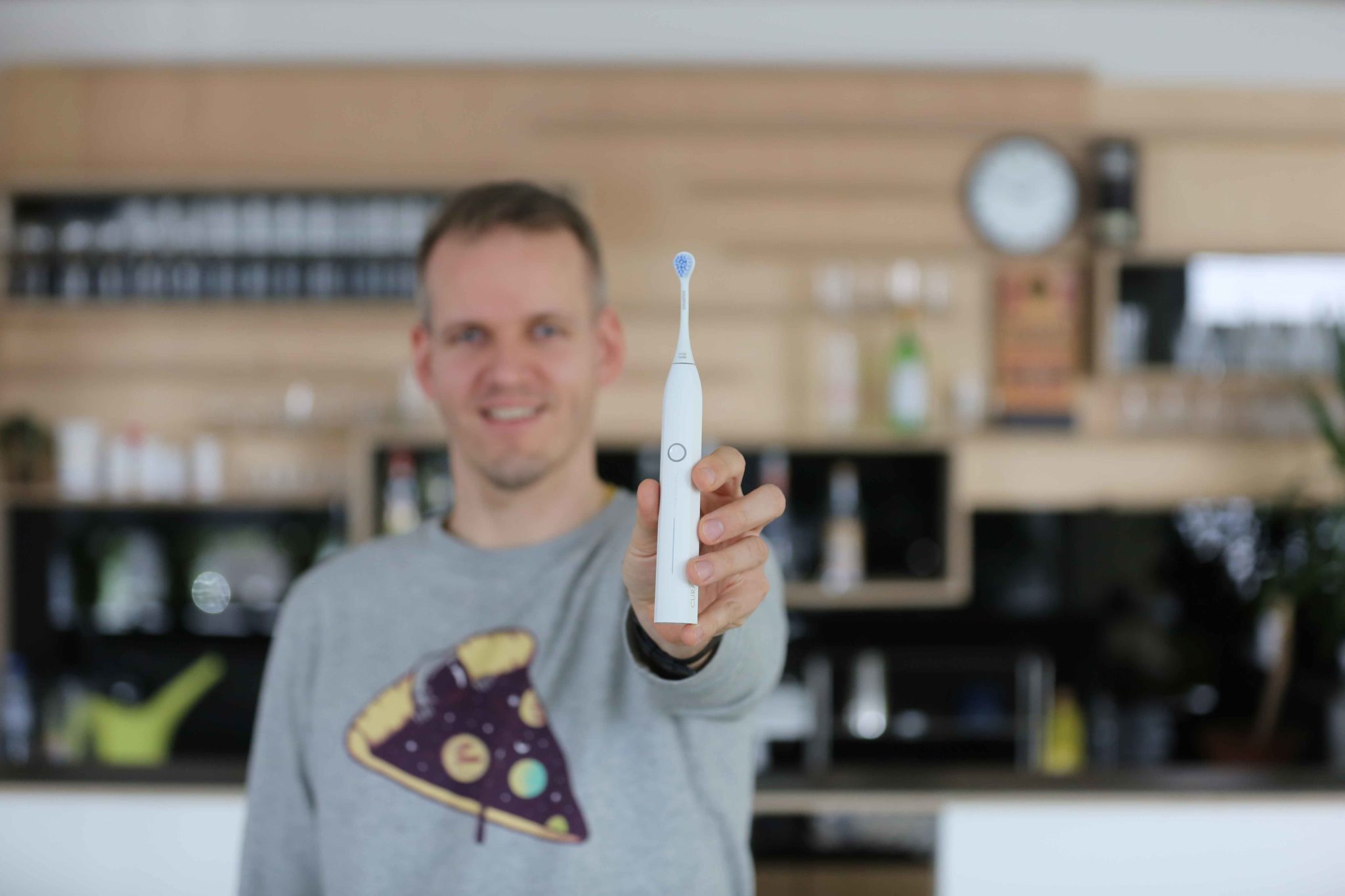 Sonická zubná kefka Curaprox Hydrosonic Pro: Profesionálka, ktorá sa na nič nehrá