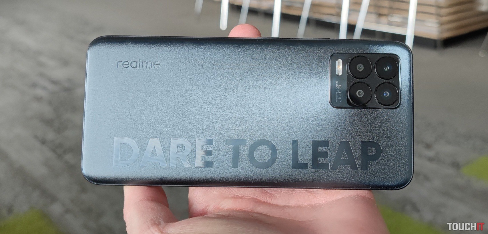 realme 8 Pro: 108 Mpx a super rýchle nabíjanie