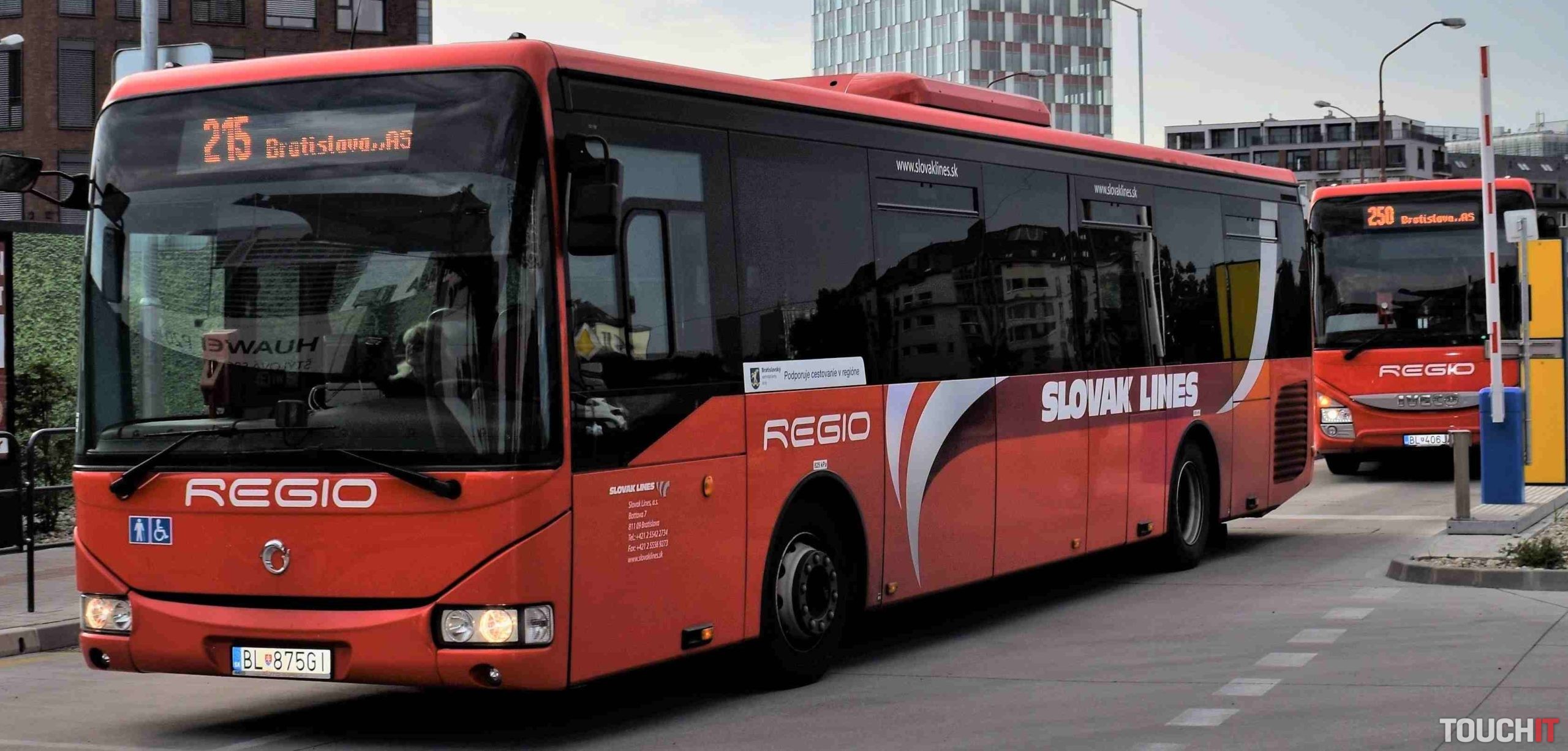 Mobilná aplikácia Slovak Lines prichádza aj do regionálnej dopravy. Raz príde aj online poloha autobusu