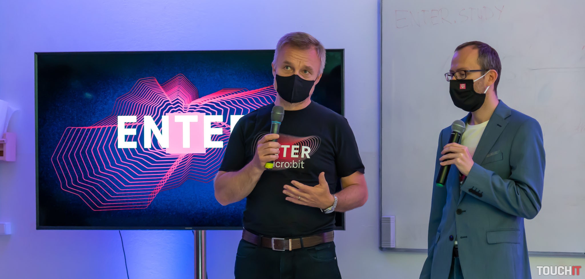 Informatika sa na školách prestala vyučovať. Situáciu pomáha riešiť ENTER (Aktualizované o video)
