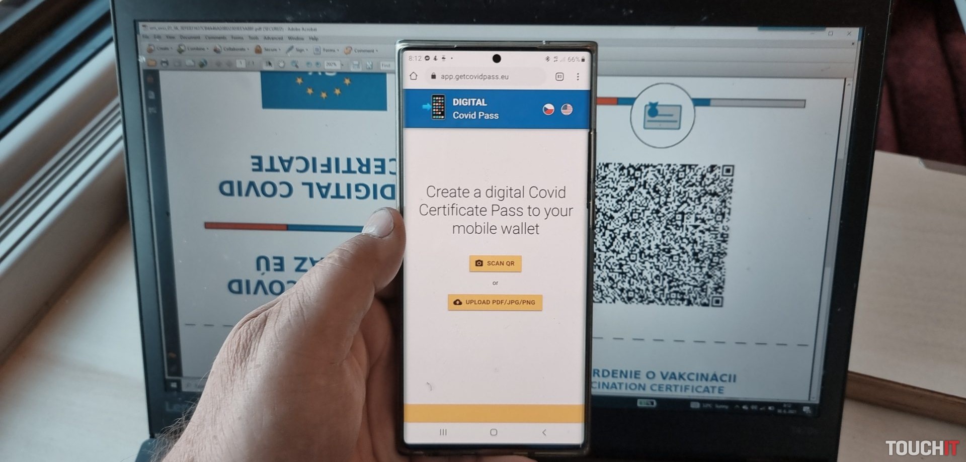 Nechcete čakať na štát a potrebujete COVID preukaz EÚ do mobilu? Toto je okamžitá cesta (DOPLNENÉ)
