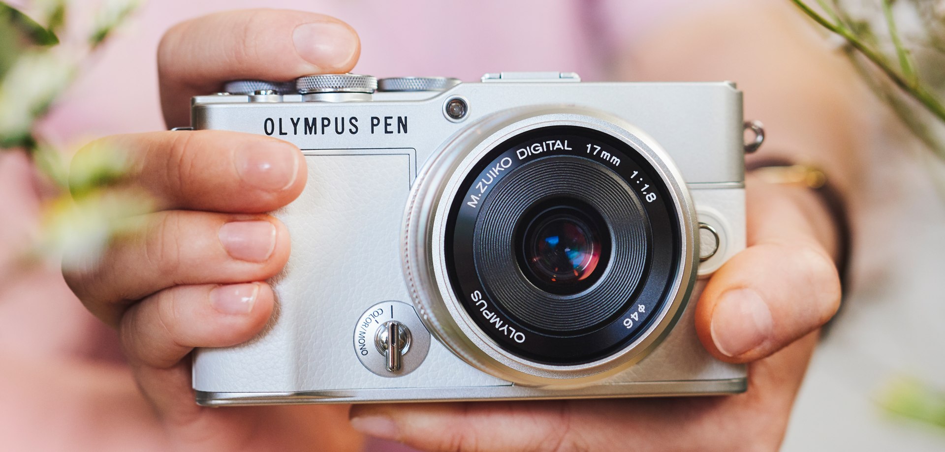 Značka Olympus stále žije a predstavuje nový fotoaparát v klasickom dizajne