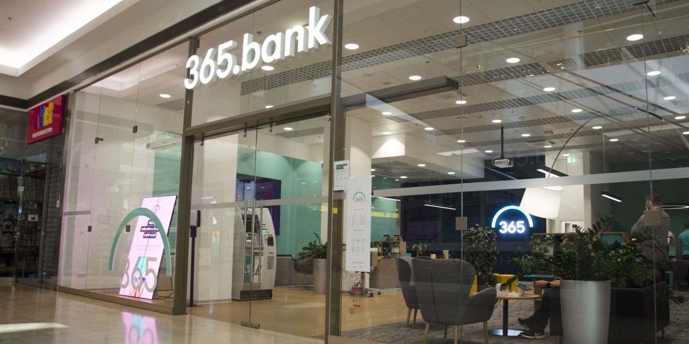365.bank zrýchlila aplikáciu a otvorila prvé pobočky
