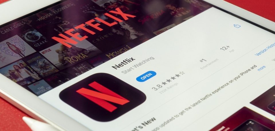 Najlepšie seriály na Netflixe (júl 2021)