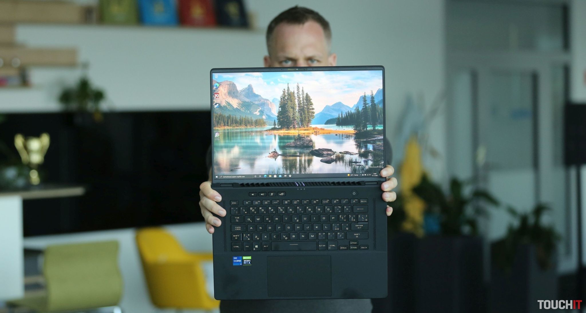 ROG Zephyrus M16: Všestranný notebook, ktorý by som si kúpil (RECENZIA)